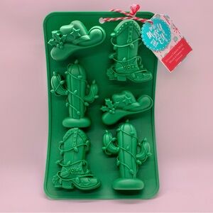 NWT Green Southwestern Cowboy-Theme Silicon Cakelet Mold by Me, Myself & Elf